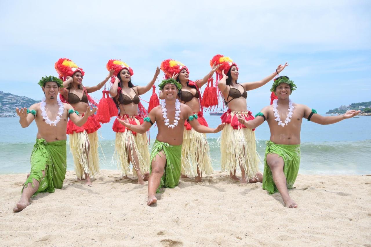 Ritz Acapulco All Inclusive 外观 照片 Luau dancers in Hawaii