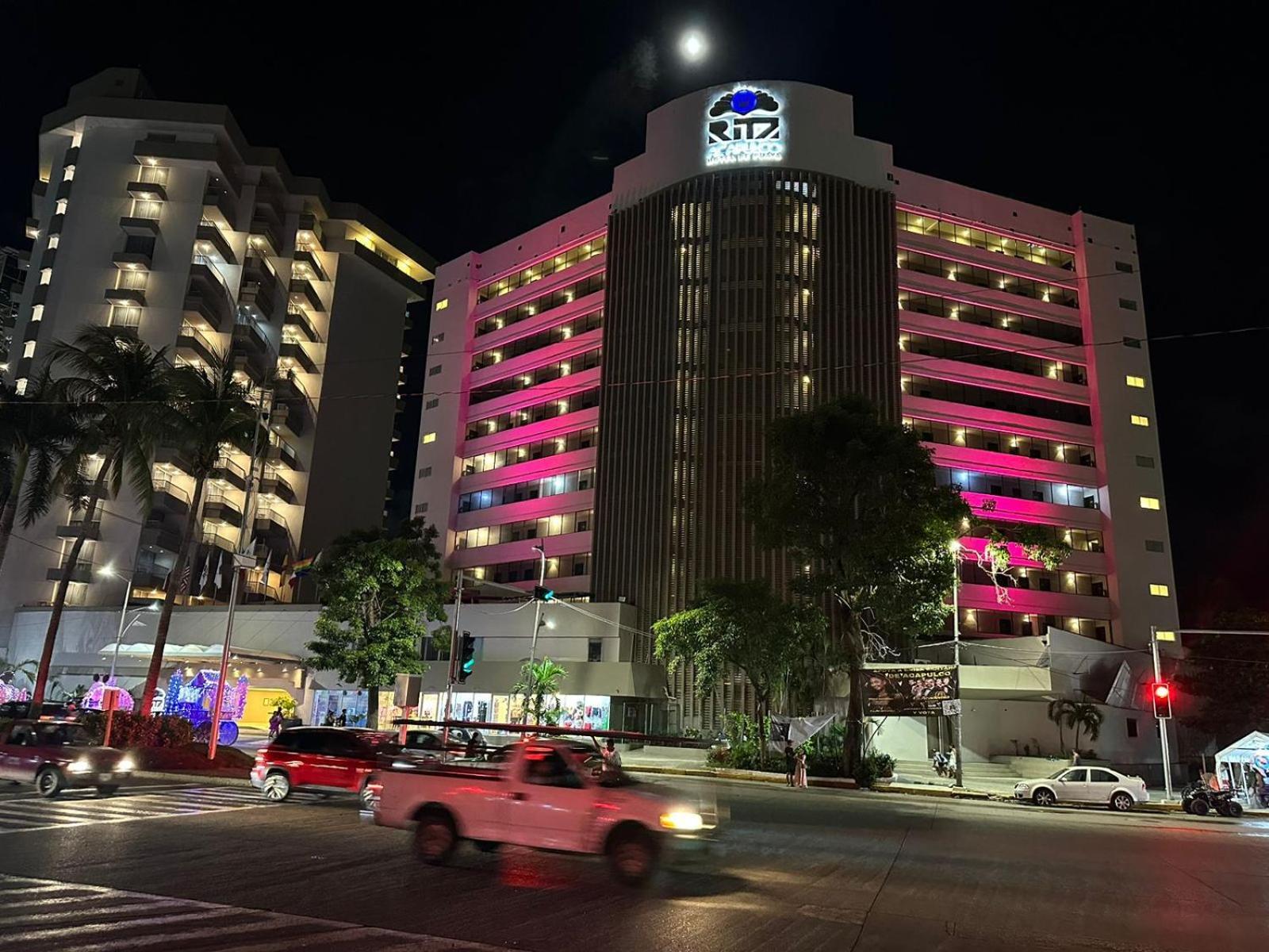 Ritz Acapulco All Inclusive 外观 照片 The hotel at night