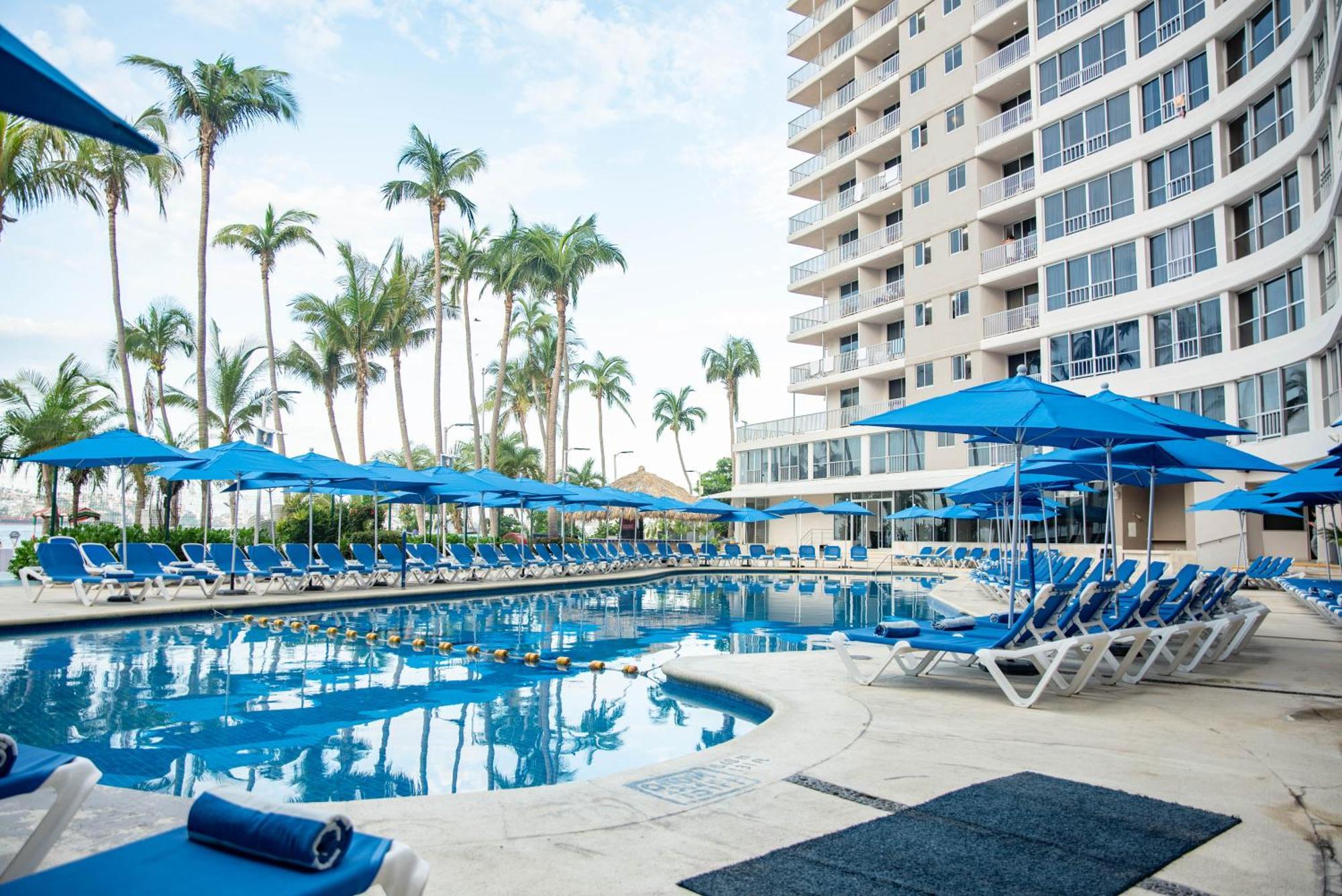 Ritz Acapulco All Inclusive 外观 照片 Pool at the Hilton Los Cabos