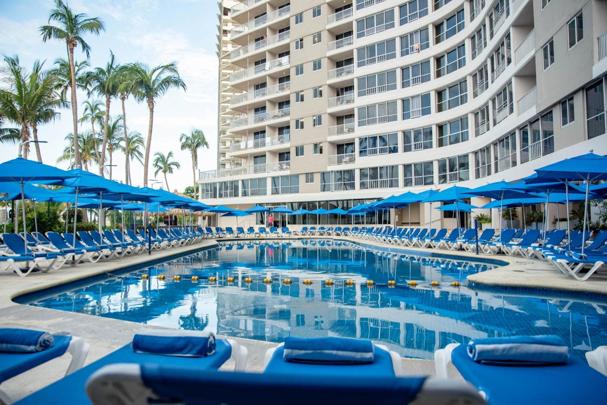 Ritz Acapulco All Inclusive 外观 照片 The pool at the Royal Hawaiian Hotel