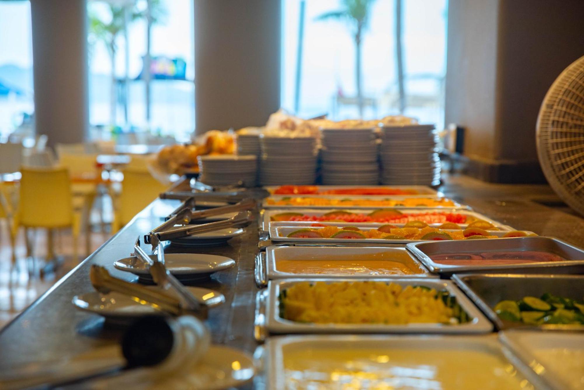 Ritz Acapulco All Inclusive 外观 照片 A chafing dish buffet