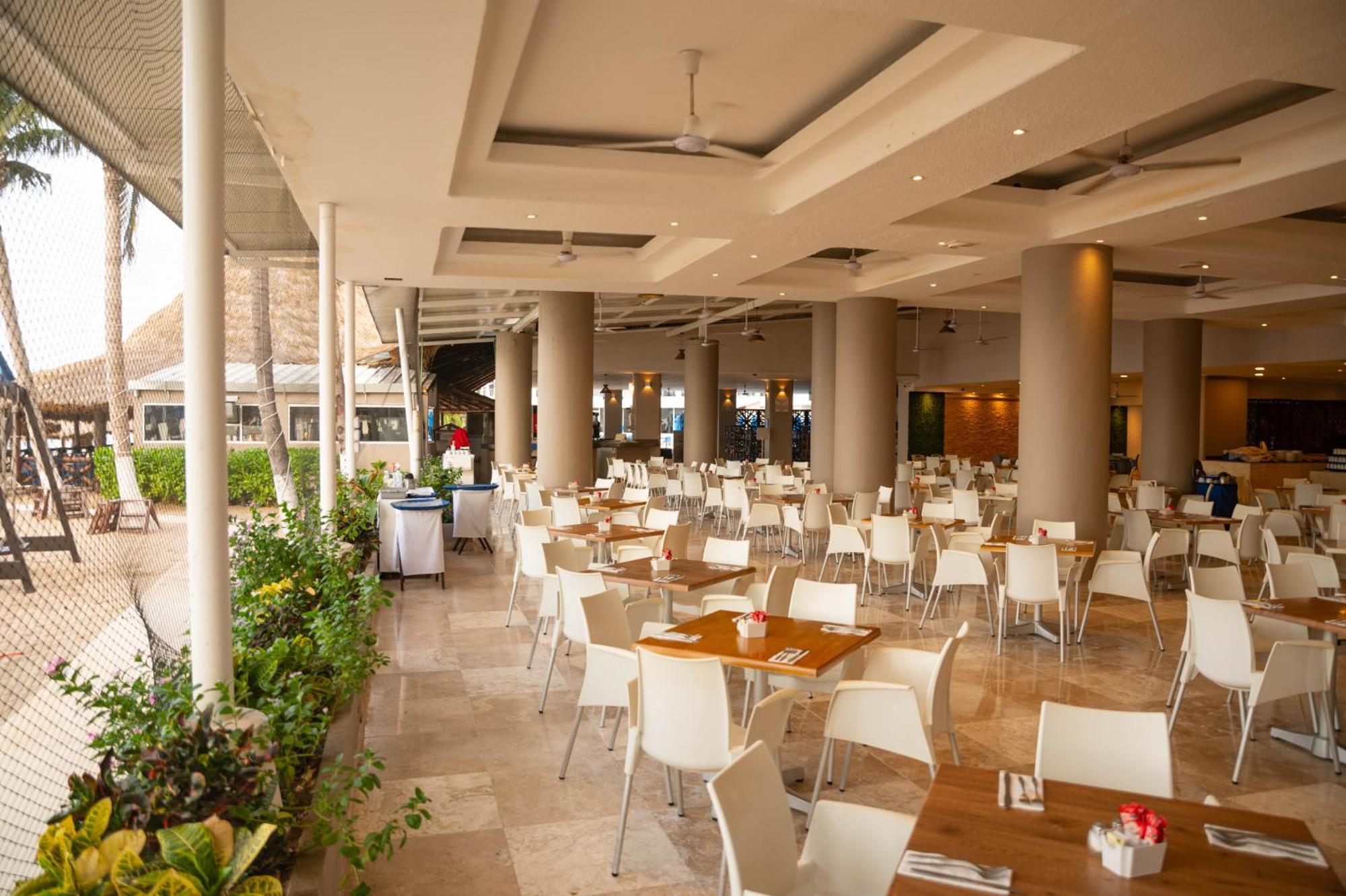 Ritz Acapulco All Inclusive 外观 照片 The restaurant at the hotel