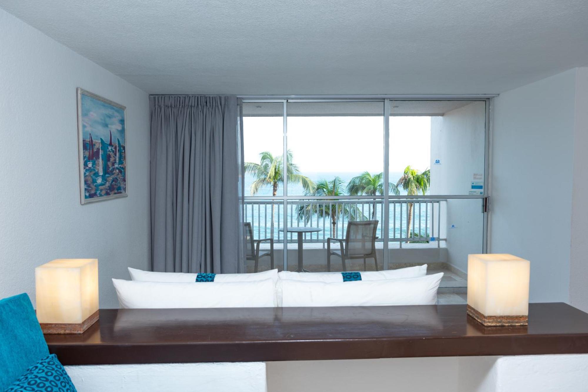 Ritz Acapulco All Inclusive 外观 照片 A room at the Hilton San Diego Bayfront