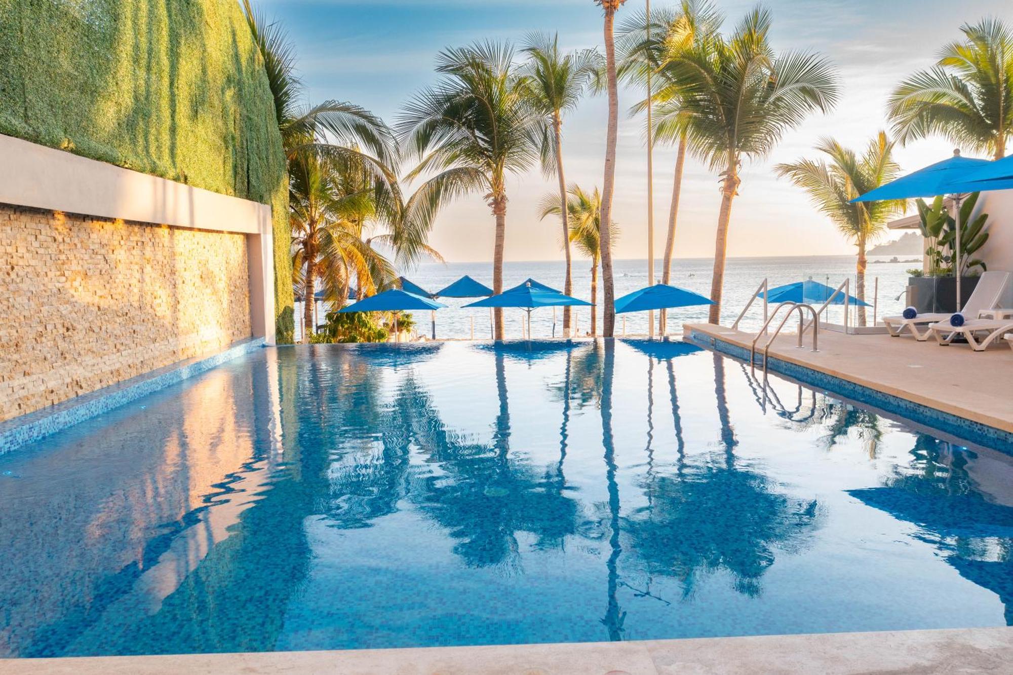 Ritz Acapulco All Inclusive 外观 照片 Infinity pool at the beach